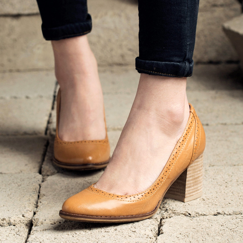 2016年春季新款英伦风布洛克女鞋尖头浅口单鞋韩版女高跟粗跟鞋潮