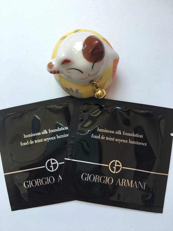 专柜正品小样 Armani 阿玛尼柔亮自然粉底液 4号 1ML 轻薄粉质