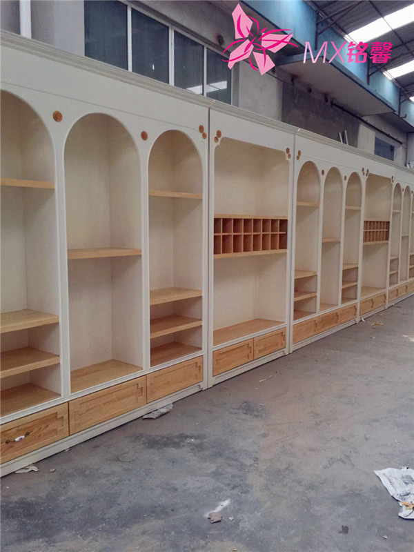 欧式烤漆母婴服装展示柜货架儿童服装陈列柜中岛高柜母婴用品柜子