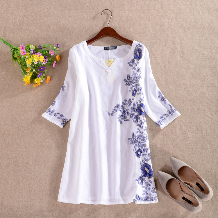 民族风刺绣花春夏大码女装衬衫加肥加大中长款v领上衣棉麻宽松T恤