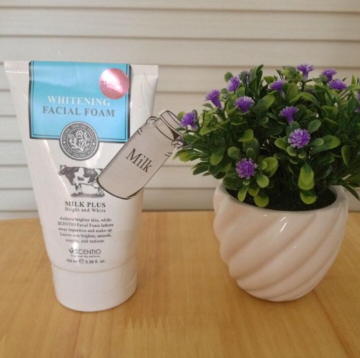 泰国香港BB家男女Q10牛奶味洗面奶通用洁肤原装毛孔深层保湿美白